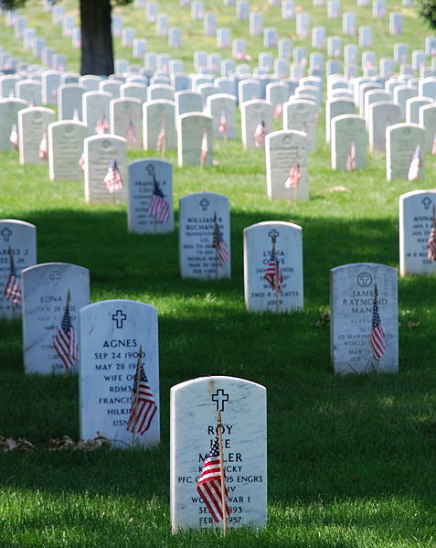 477px-Graves_at_Arlington_on_Memorial_Day