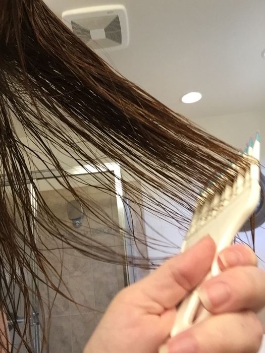 Detangling hair