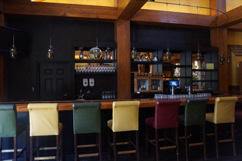 Hershey Lodge lobby bar