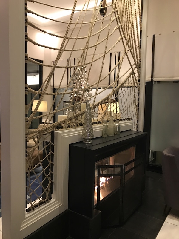 Lobby fireplace - Loews Annapolis