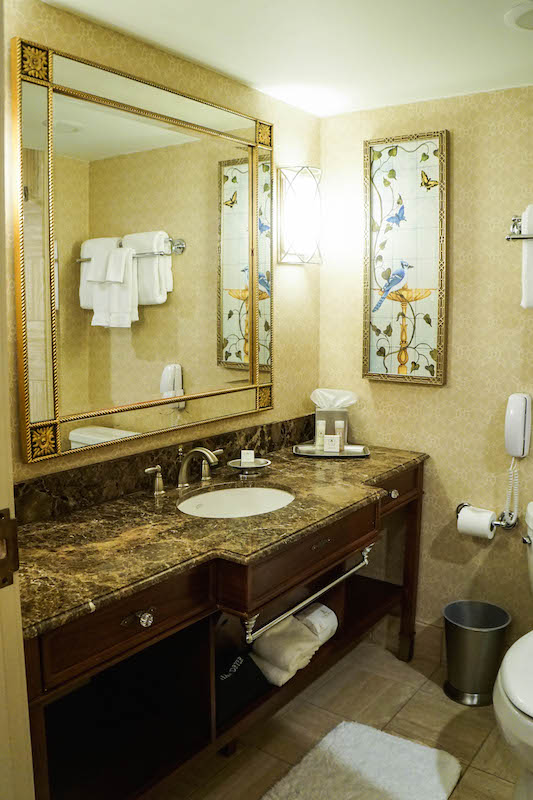 Hotel-Hershey-bathroom