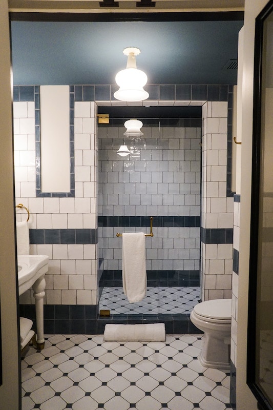 Tiled-bathroom-Hotel-Emma