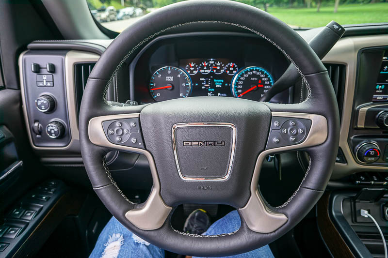 Steering wheel in GMC Sierra Denali
