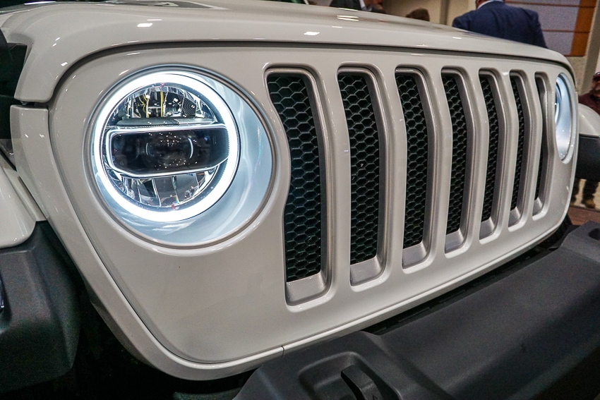 Auto Shows-Jeep Wrangler headlights