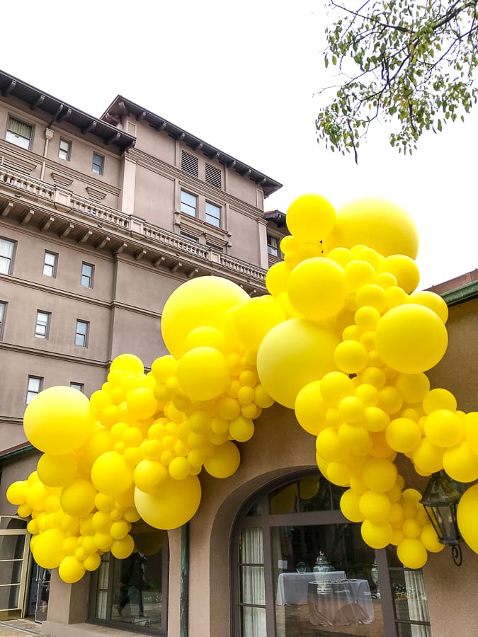 Yellow balloons at Mom 2 Summit
