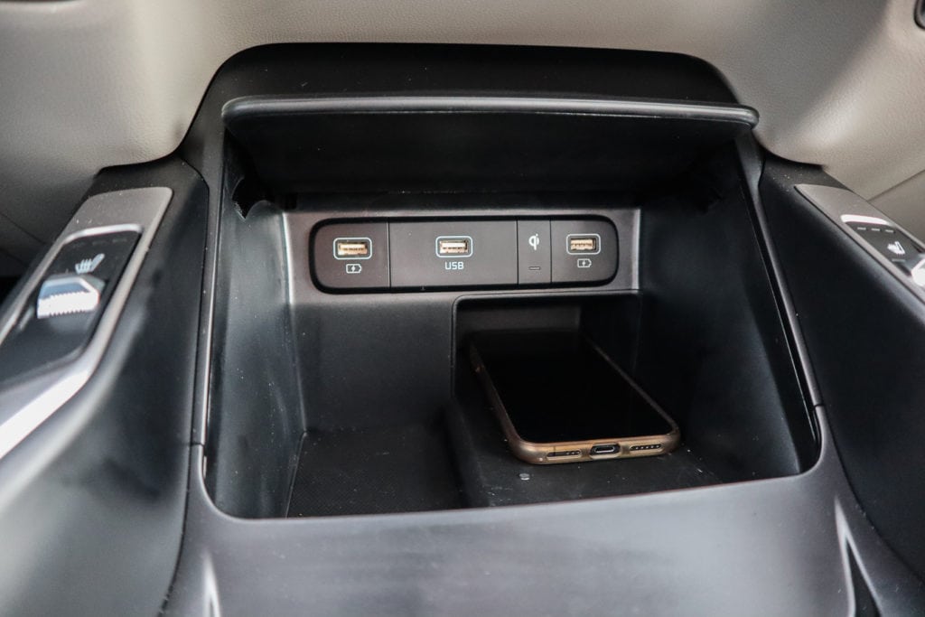 Kia Sorento offers wireless Apple CarPlay!