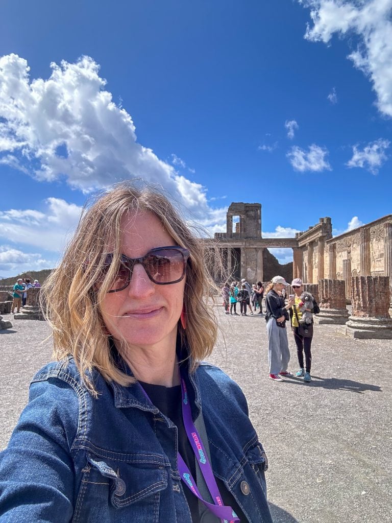 Fadra at the forum in Pompeii